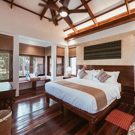 Alon Cloud9 Beach Front Catangnan Bagian luar foto