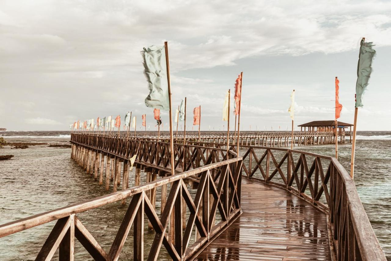 Alon Cloud9 Beach Front Catangnan Bagian luar foto