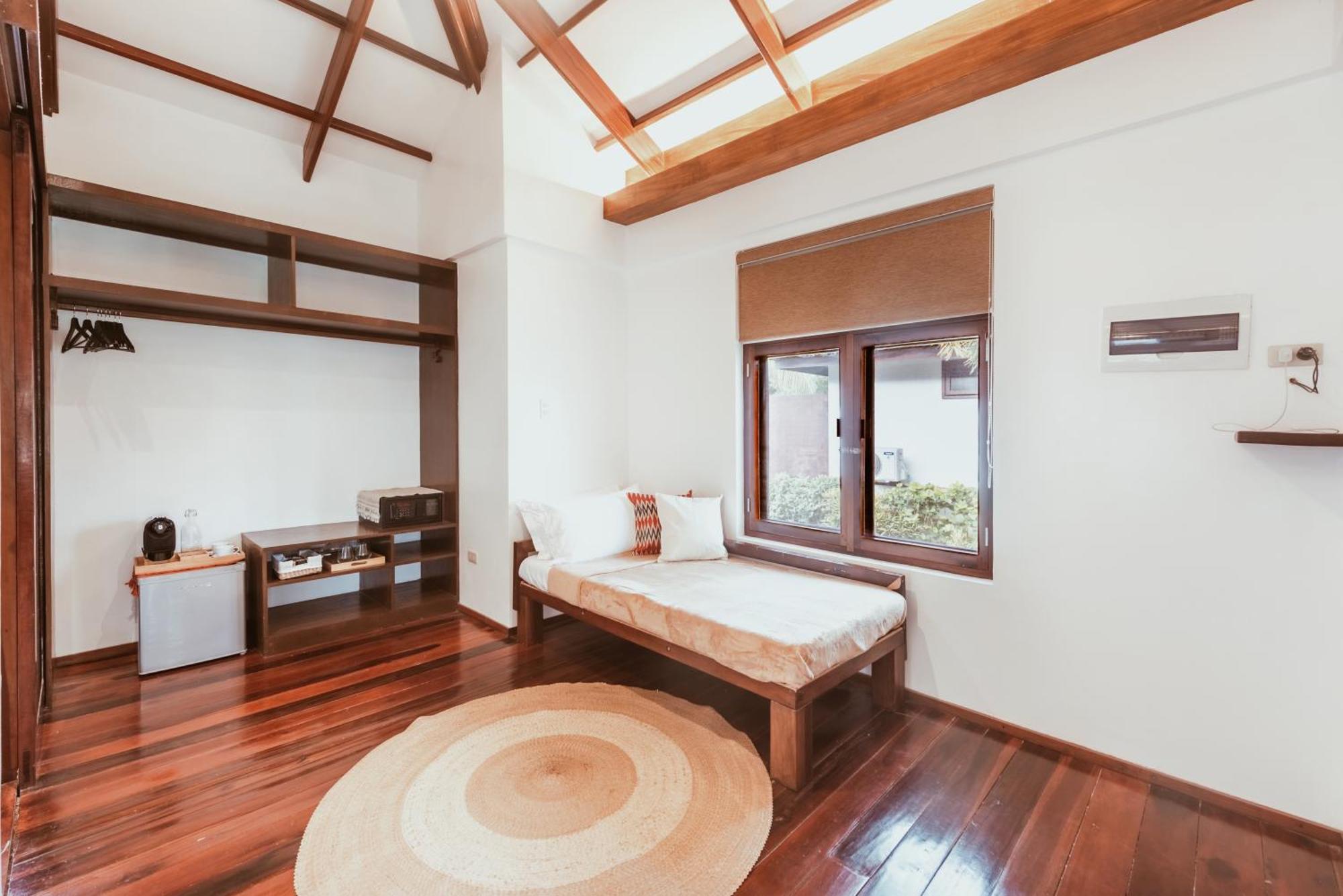 Alon Cloud9 Beach Front Catangnan Bagian luar foto