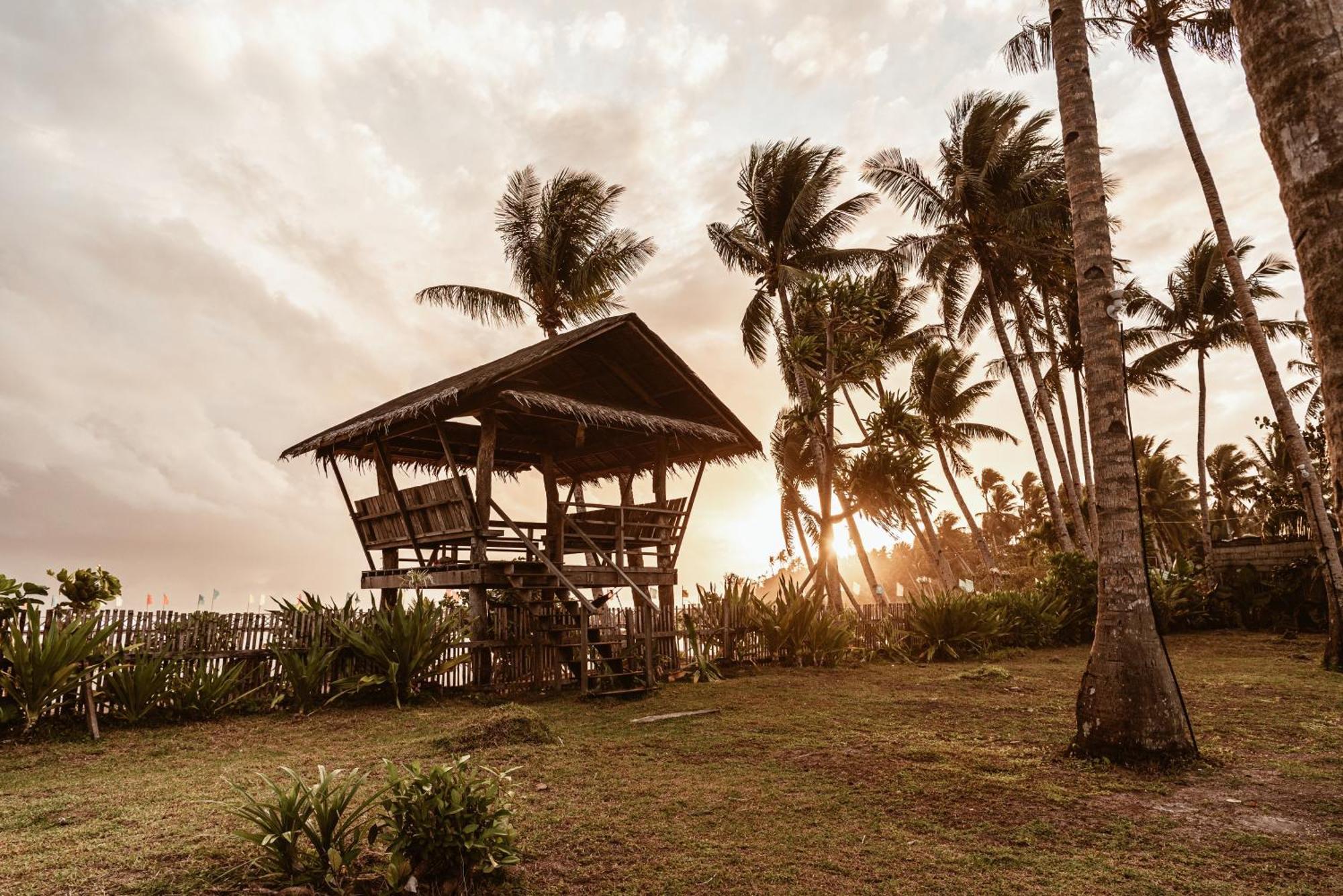 Alon Cloud9 Beach Front Catangnan Bagian luar foto