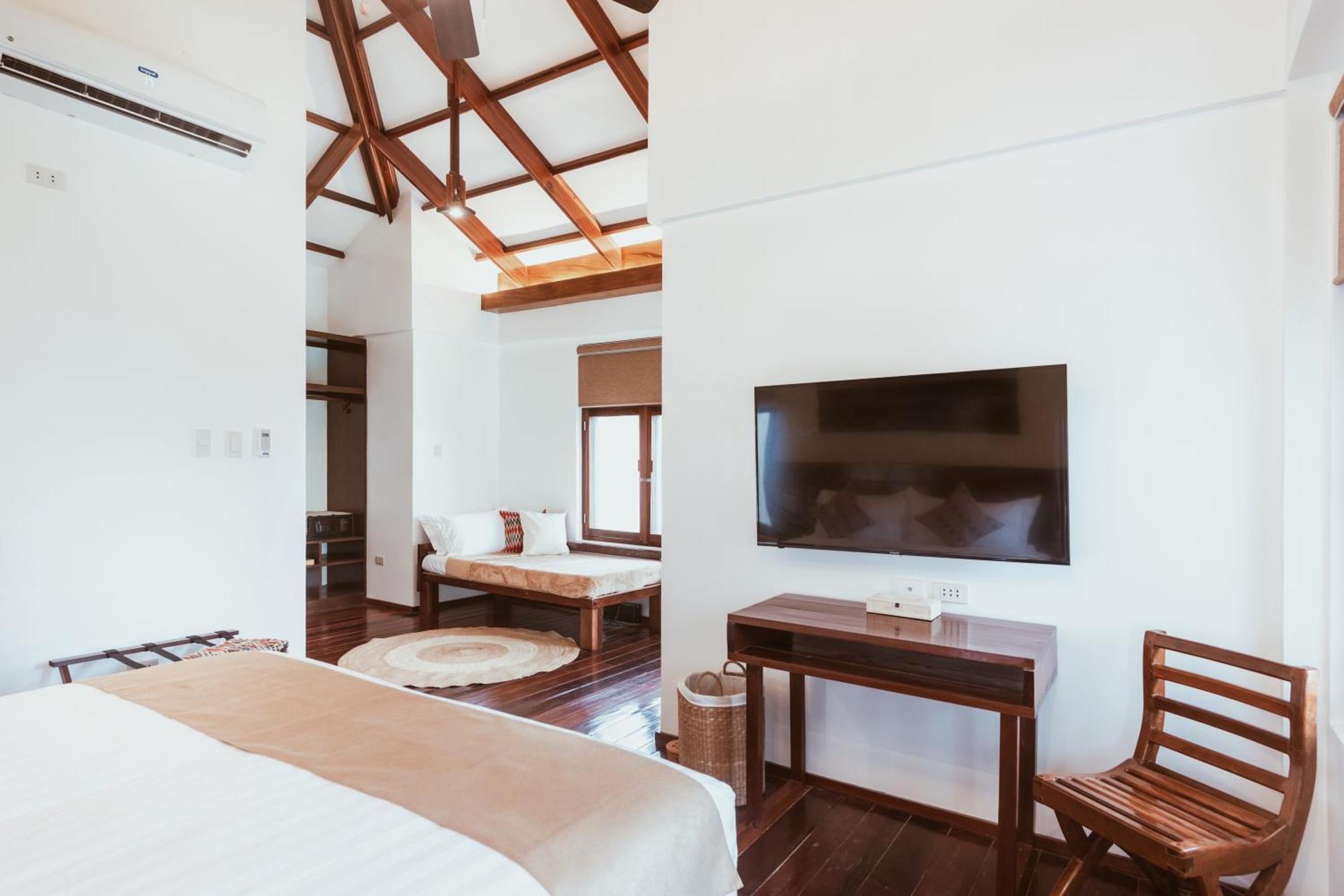Alon Cloud9 Beach Front Catangnan Bagian luar foto
